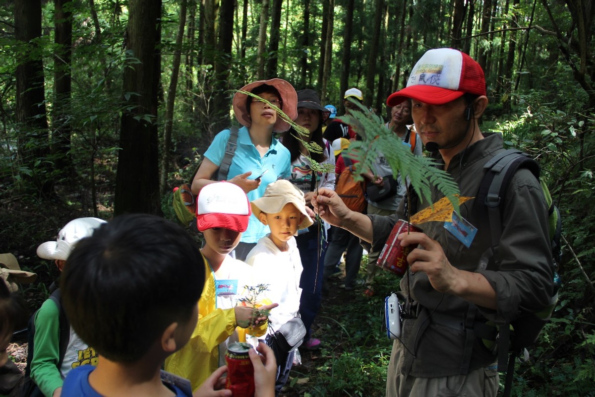 刺猬在妈妈肚子里就有刺？东北虎和华南虎打架谁赢？这个男人用短视频告诉你答案