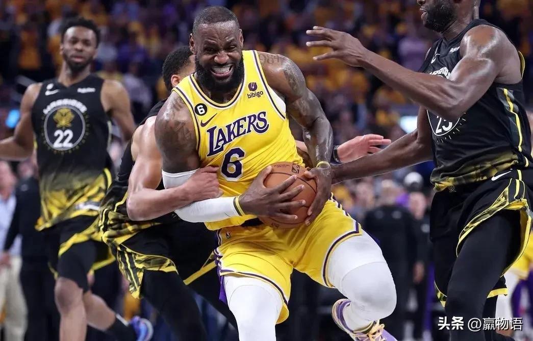 詹姆斯30分砍三双湖人轻取魔术,湖人30分狂胜