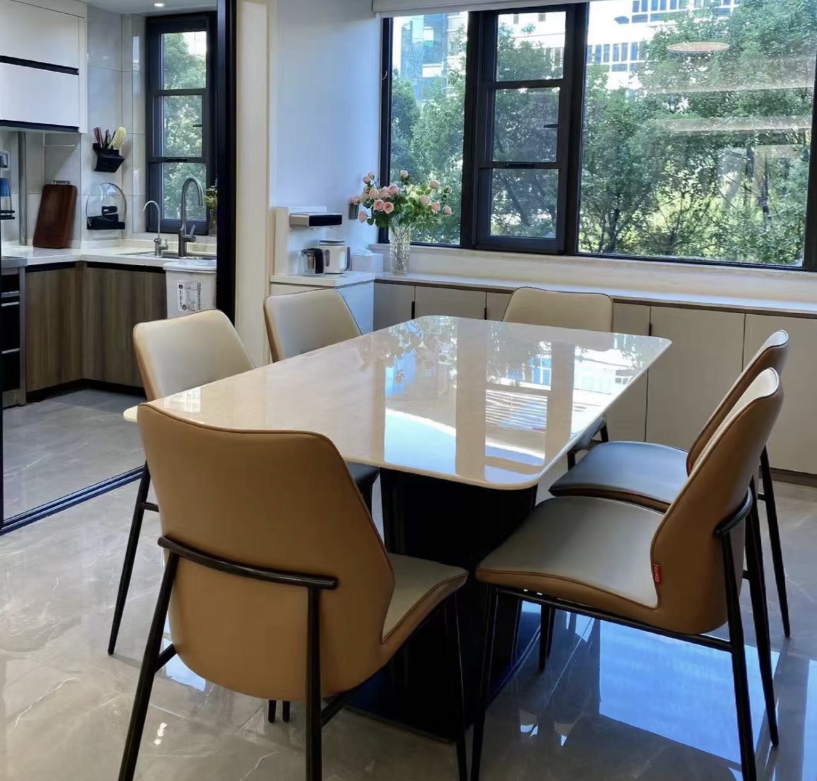 换了1次餐桌，终于清楚了3000元岩板餐桌和5000元大理石桌的区别