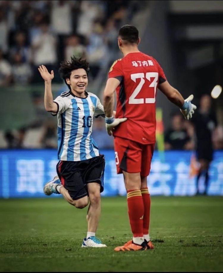 青少年足球比赛的遗憾瞬间,少年张扬全文