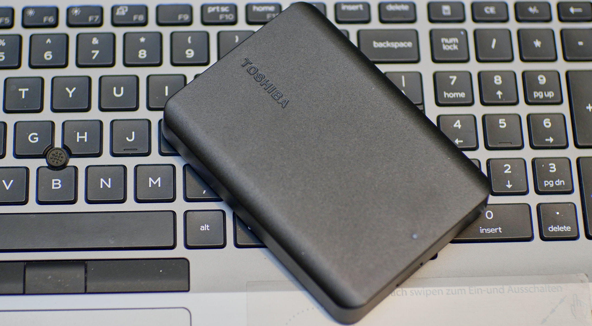 小体积大容量，4TB的超大数据也能装入口袋东芝4TB旗舰A5移动硬盘