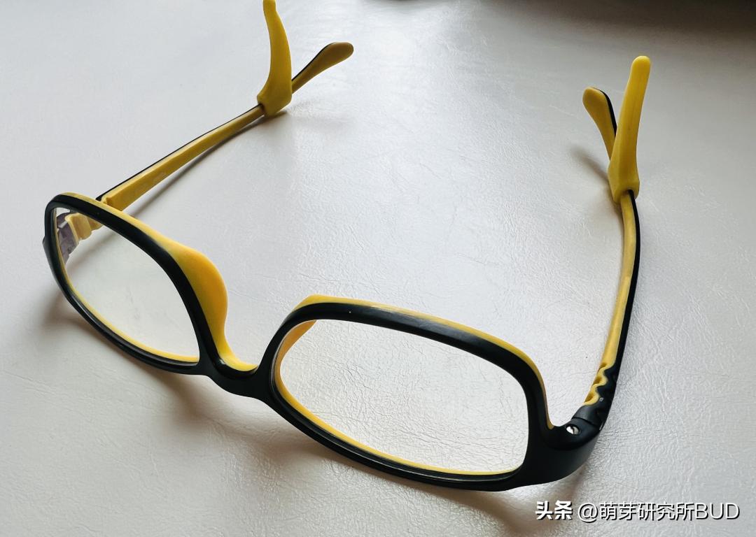 哥哥是中度散光眼，我来说说得散光是种怎样的体验