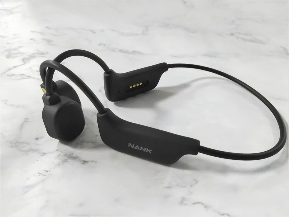 哪种耳机对耳朵伤害小一点,对耳朵损害最小的头戴耳机