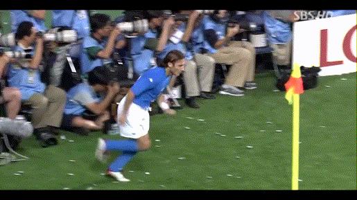 2002年足球世界杯中国对巴西,02年世界杯足球发生了啥