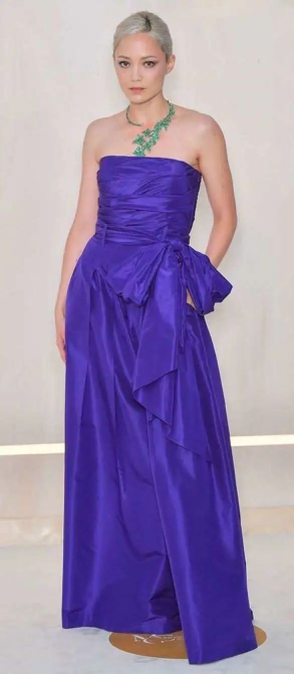 很像外星人的一个女生,很像外星人的女孩