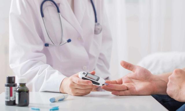 中年男人牙齿松动掉牙什么原因,中年牙齿松动牙痛应多吃什么