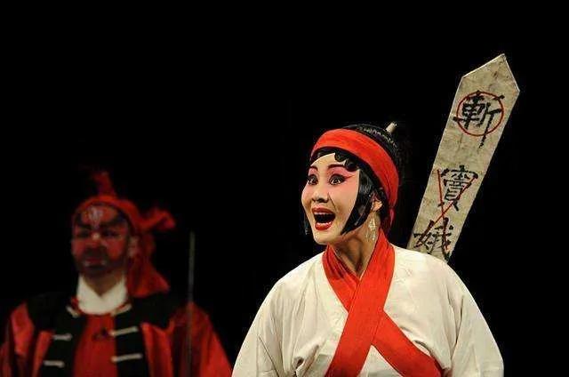 从女性主义角度分析人物形象,女性悲剧形象特点有哪些