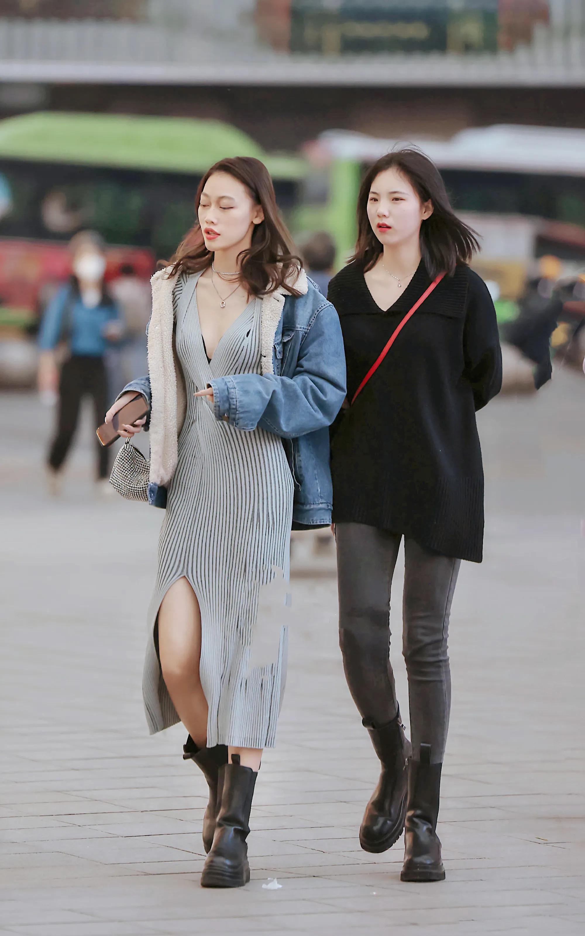 街拍闺蜜同款包,夏天背的大牌包包街拍