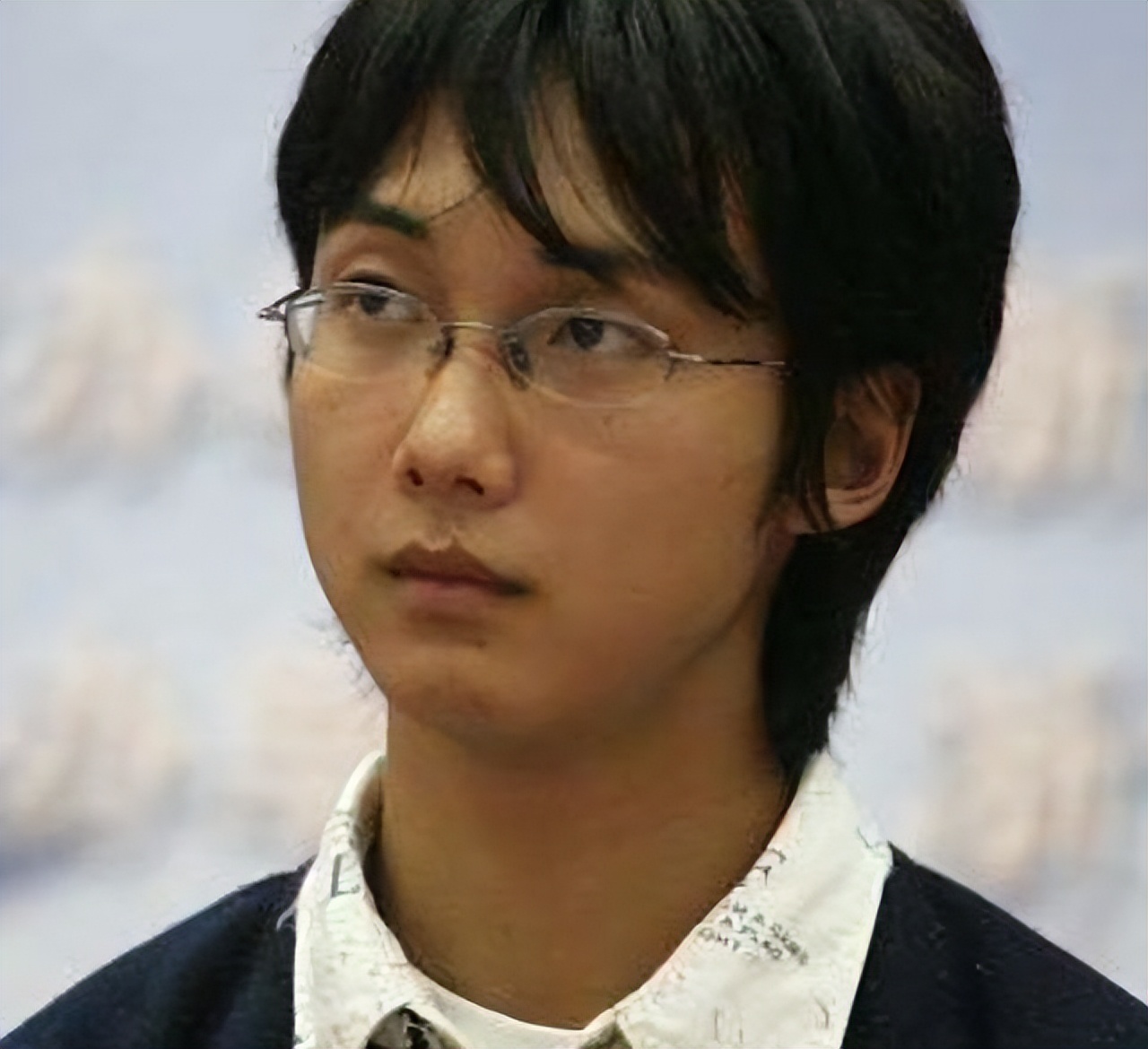 变性人刘婷纹眉毛,变性人刘婷隆胸手术