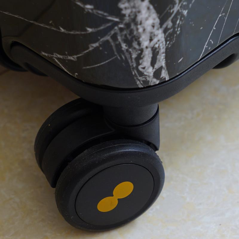 地平线八号行李箱周杰伦代言的吗,地平线行李箱周董