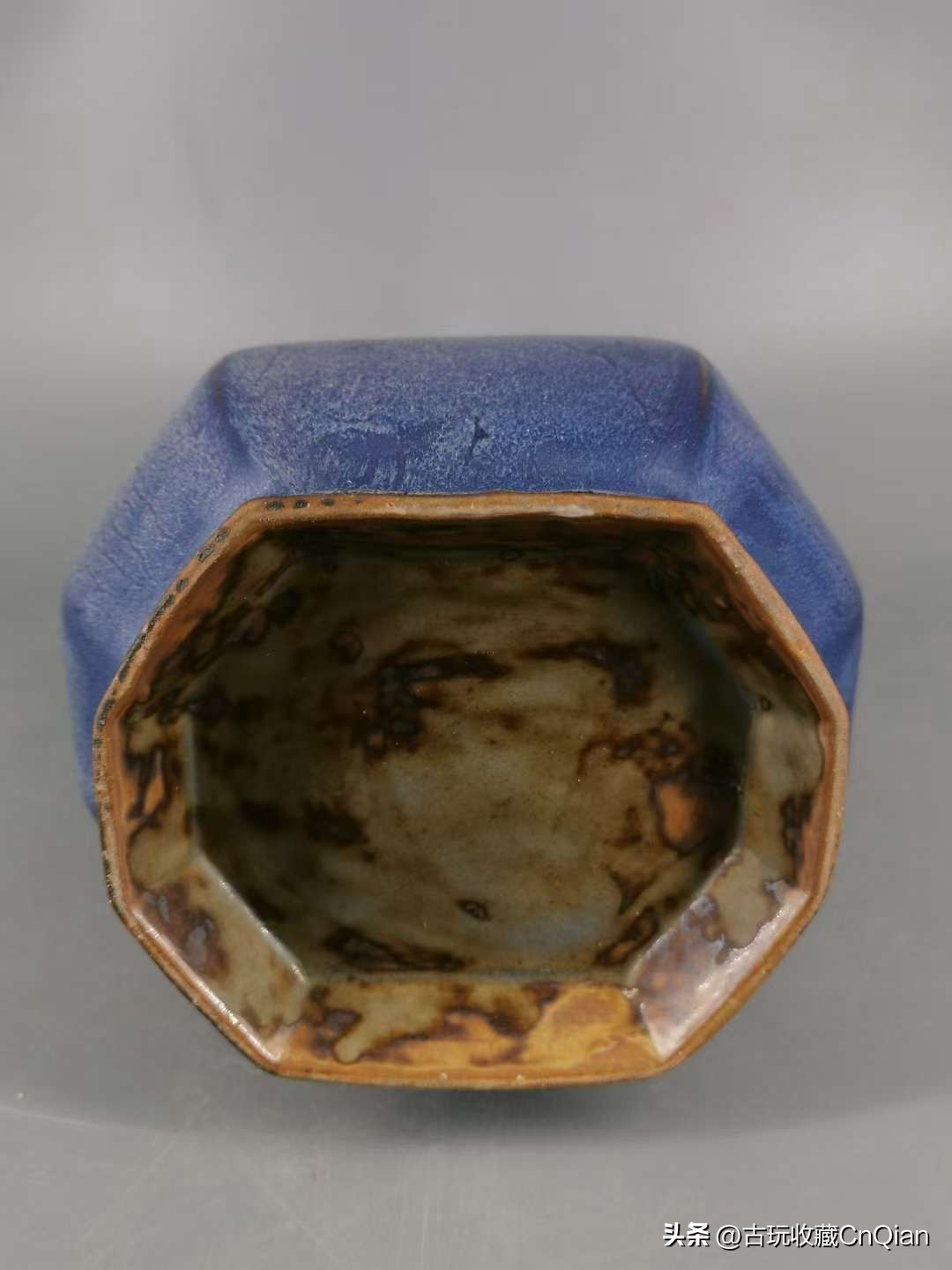 清雍正钧窑贯耳瓶真品图片,馆藏宋钧窑玫瑰紫釉连座瓶