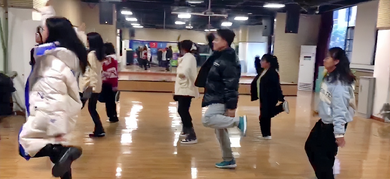 这才是青春啊知乎,这才是青春该有的样子课间操