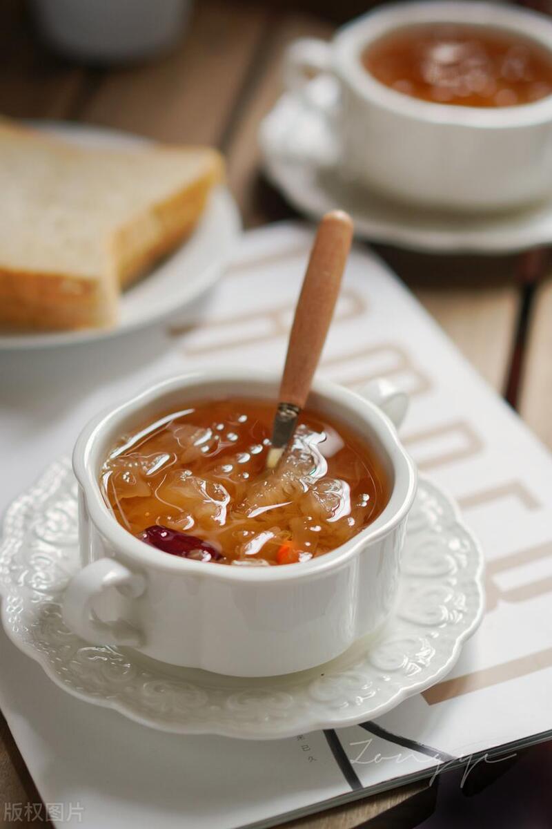 润肺养肺银耳跟什么搭配比较好,银耳养肺怎么做