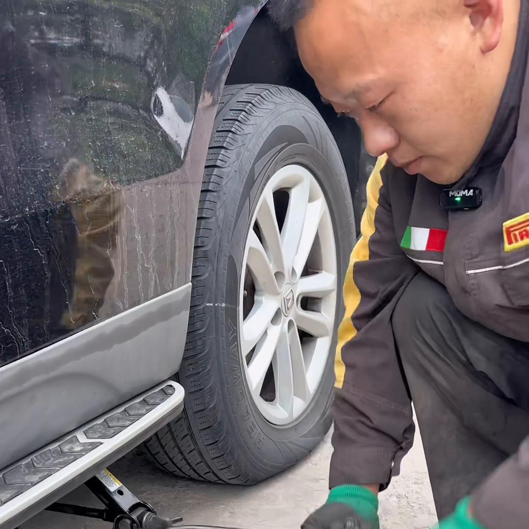 备胎说车轮胎更换方法,备胎更换轮胎全过程