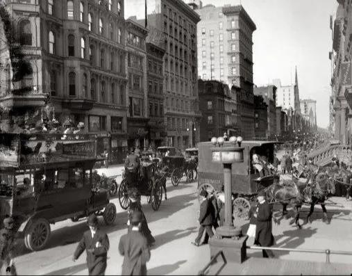 一个清朝女孩被贩卖到美国，在铁笼子里的生活惨不忍睹