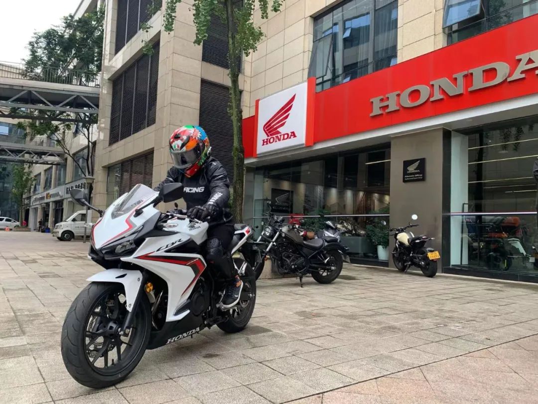 飞儿骑行服对比雷翅骑行服,飞儿黑金骑行服