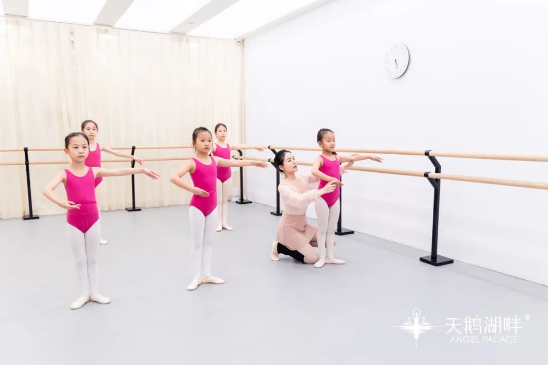 芭蕾舞蹈大袜怎么穿,为什么跳芭蕾要穿长袜