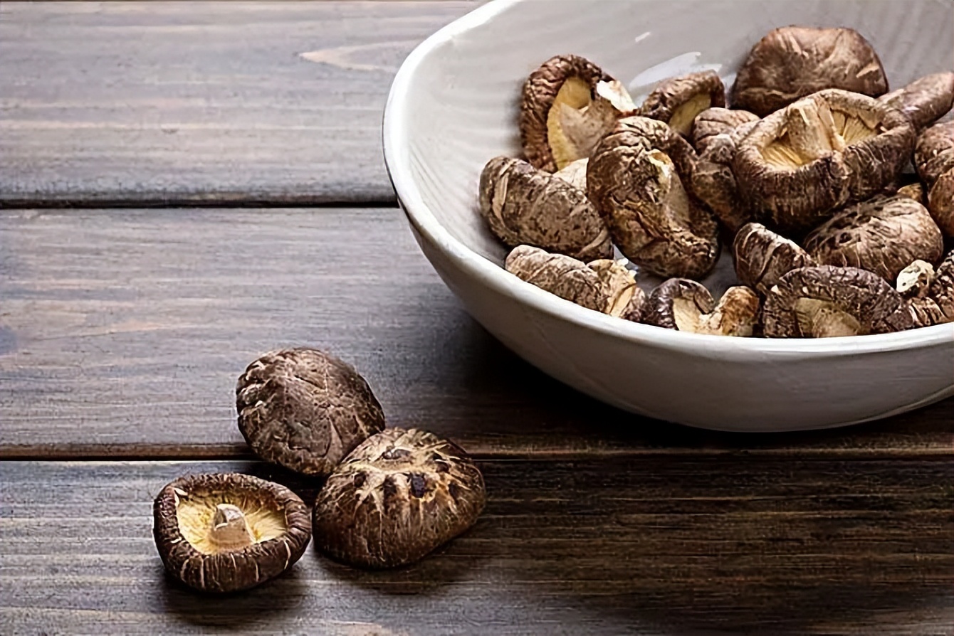 新鲜香菇与干香菇的区别和营养,干香菇和鲜香菇营养