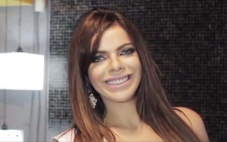 太甜了梅西与妻子在机场深情拥吻,梅西9岁时对她一见钟情