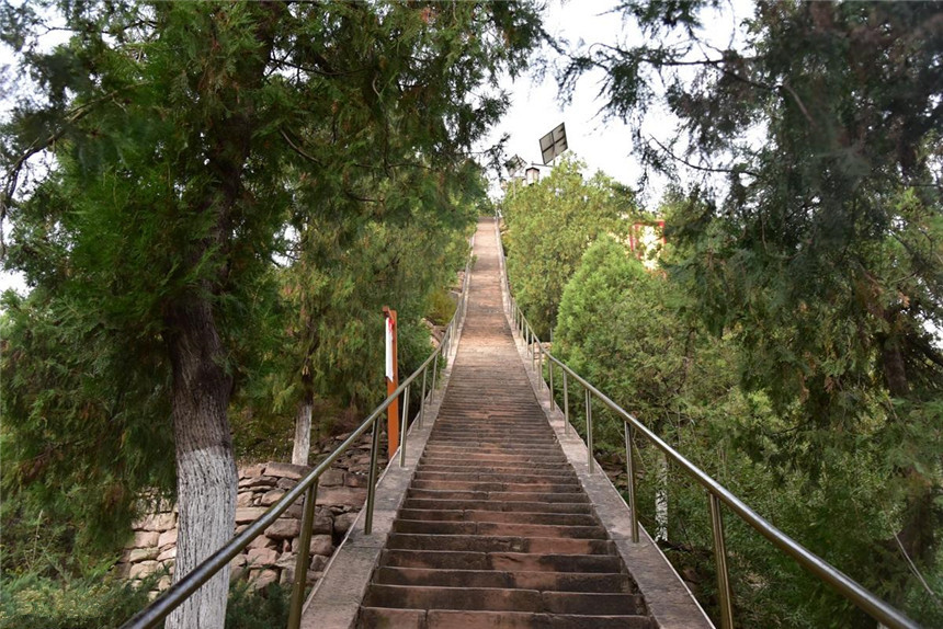 毛主席想参观佳县白云庙，李银桥强烈反对：“迷信”有啥好看的？