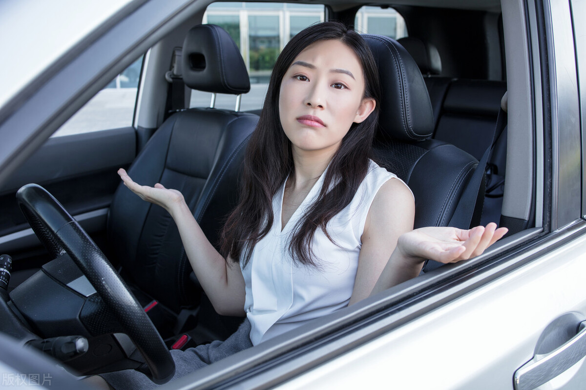 总耸肩有什么矫正办法,经常耸肩有什么坏处