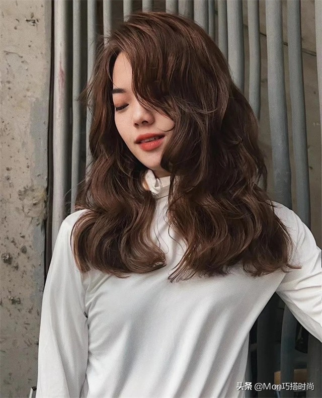 中年女性烫哪种发型最时尚,说说40多岁中年女性烫什么发型