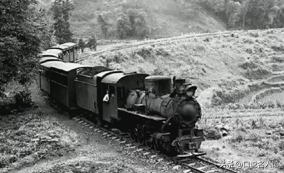 毛主席途经天津，问起狗不理包子取名缘由，一列车员回答引人大笑