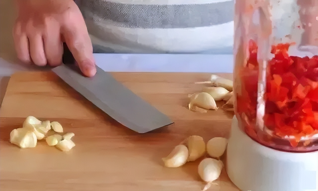 剥完蒜手辣怎么办,剥蒜伤指甲小妙招