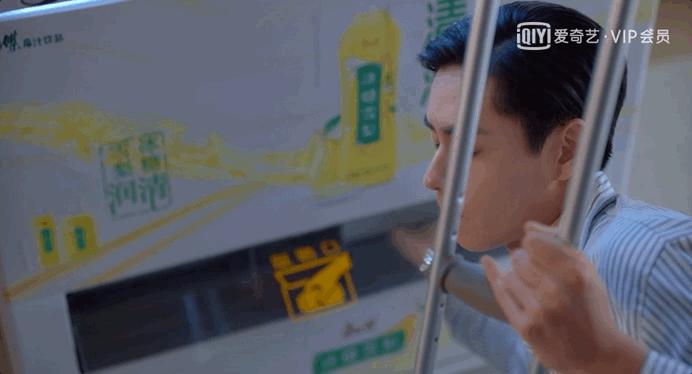 敢问这位男演员是沉浸在民国剧中无法自拔了吗？