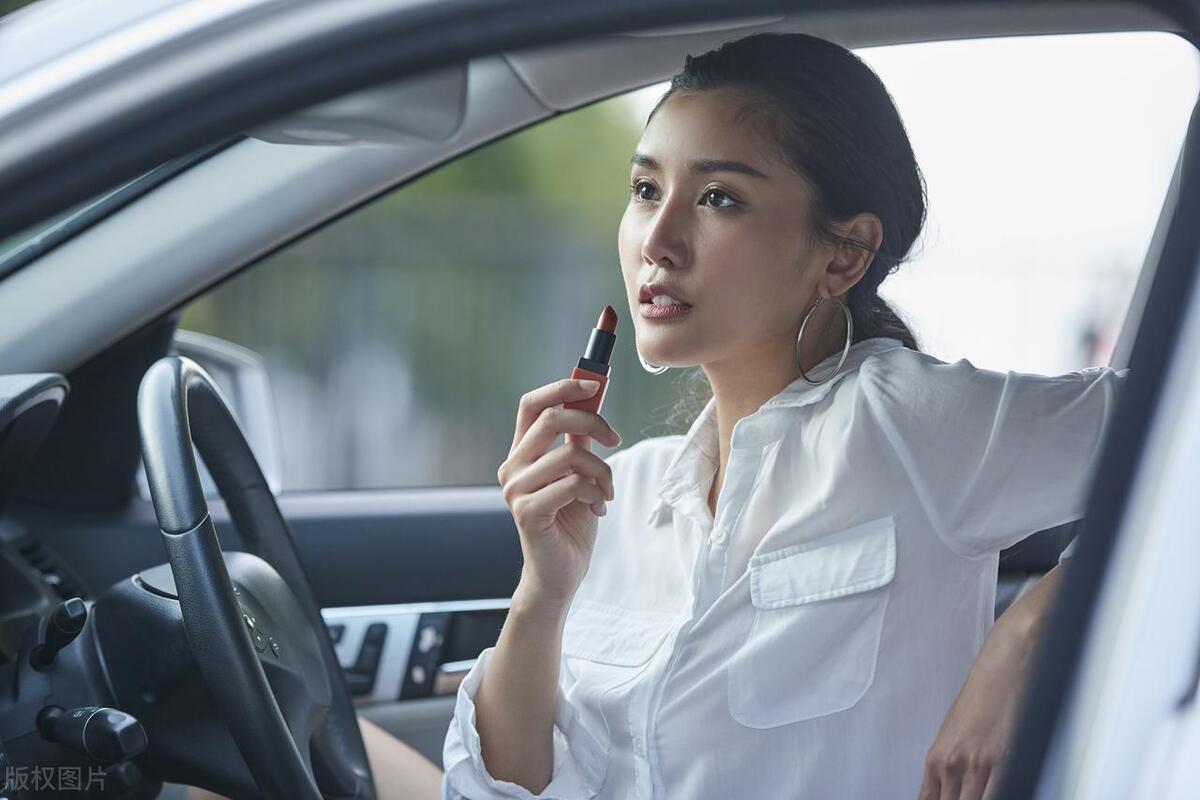 从老公车子上发现口红,在老公车上发现口红