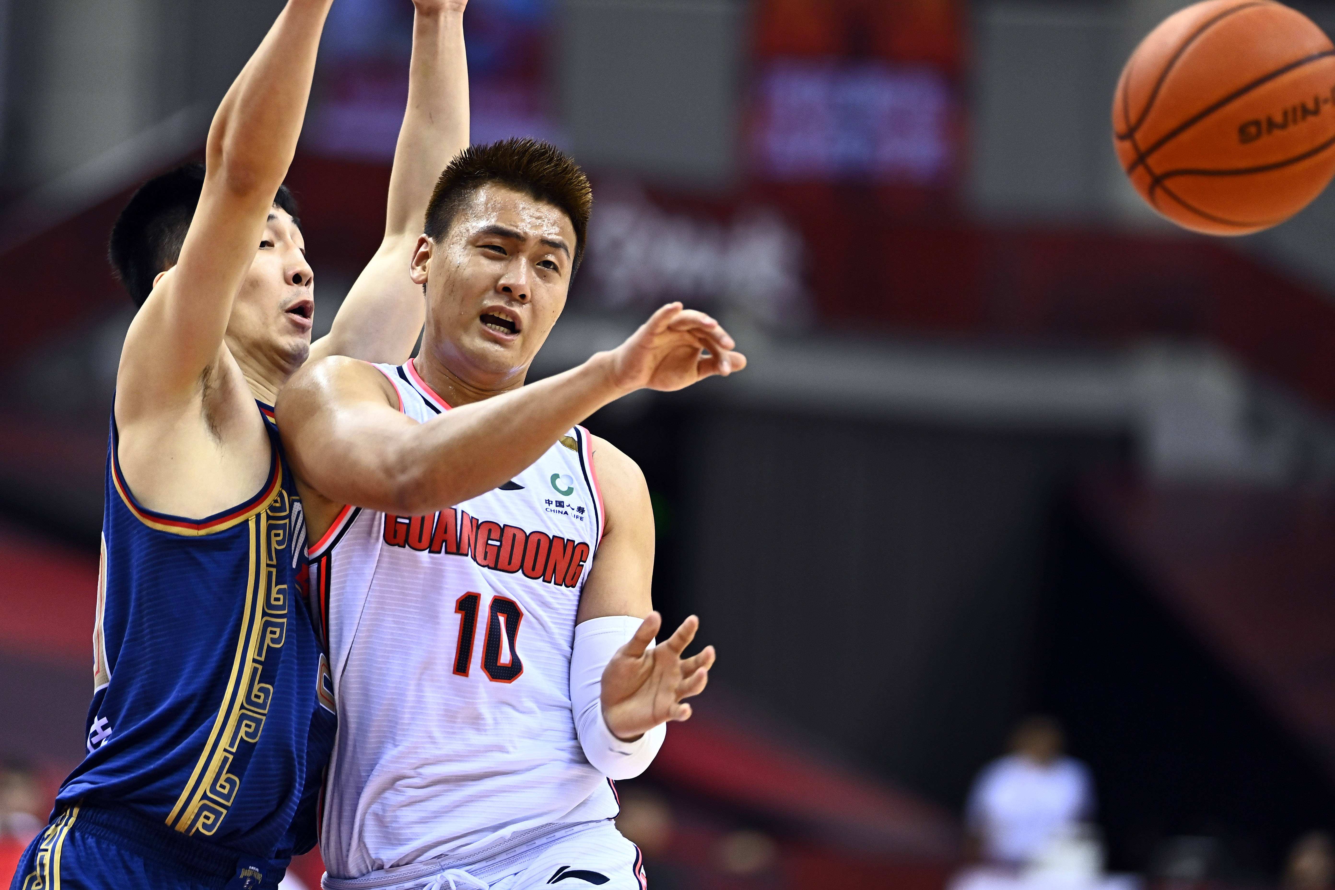 2021-2022赛季cba抢断王,2016-2017cba赵继伟绝杀