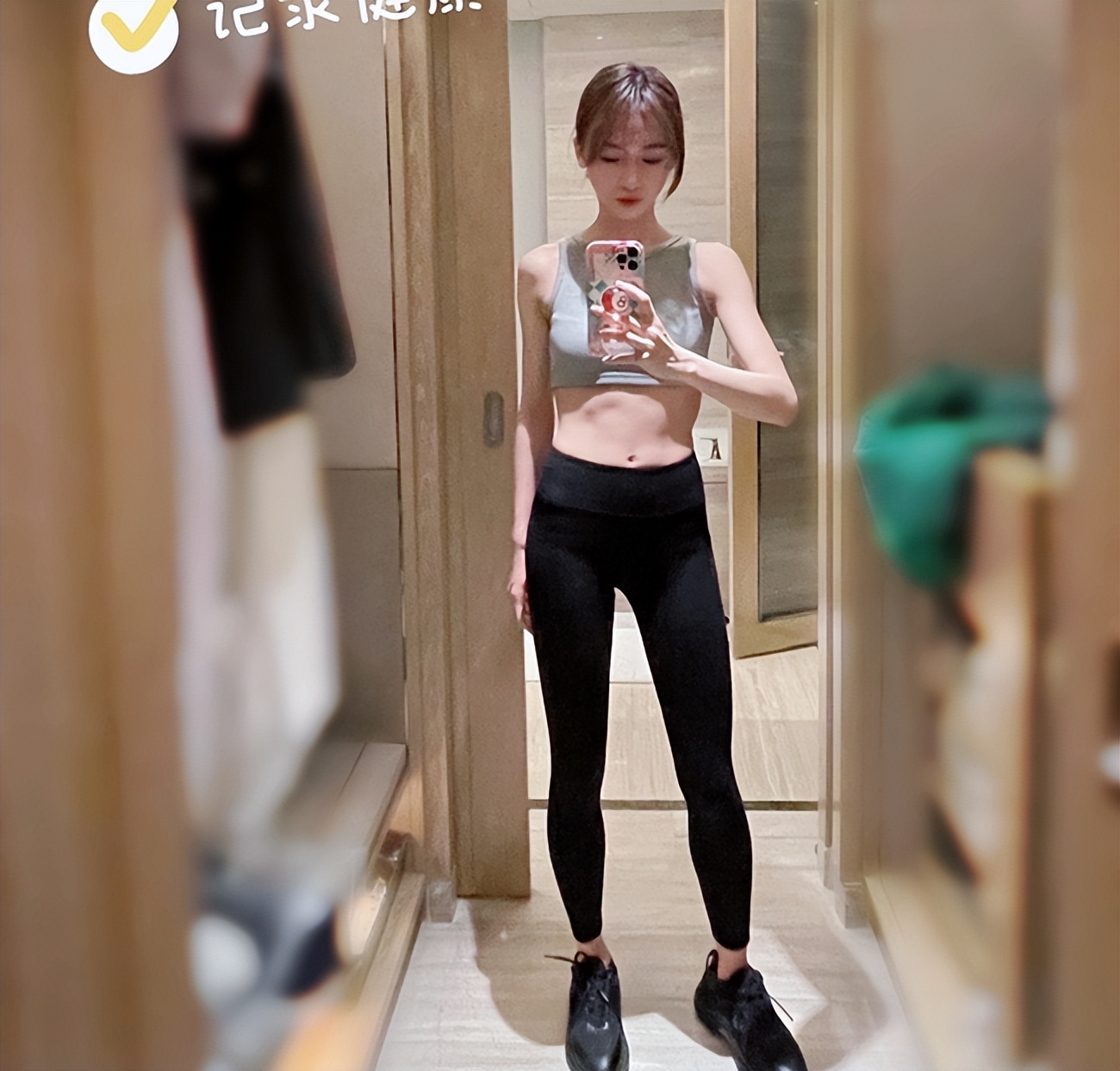 张天爱素颜录视频，头发稀疏头皮隐现！吴谨言同样也深陷脱发危机