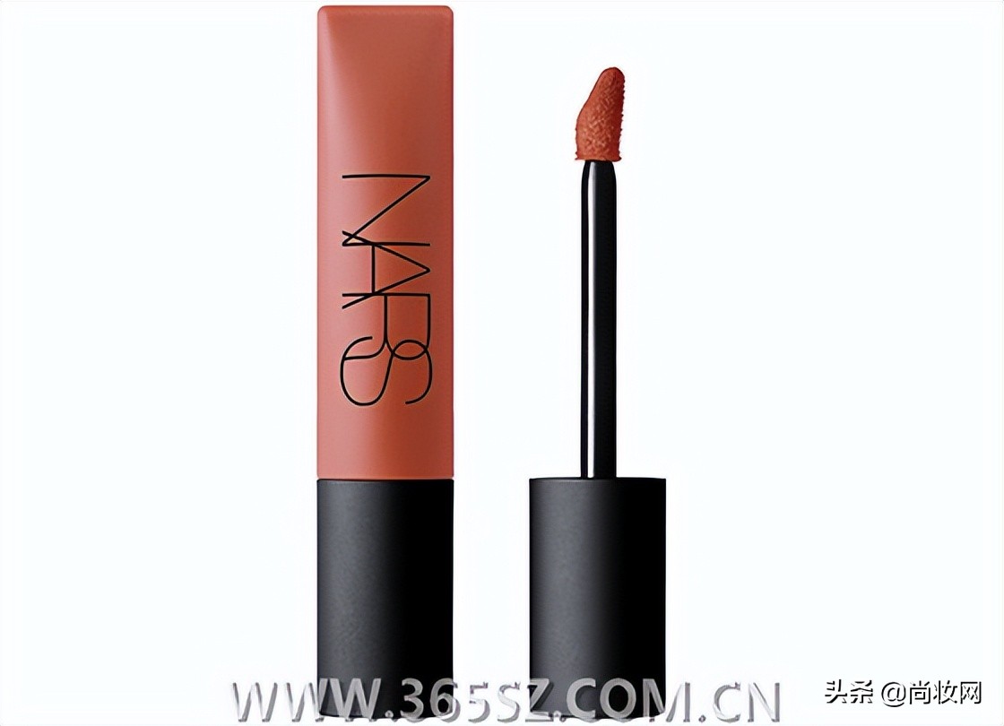 涂唇膏的小妙招,撩人的唇膏涂法