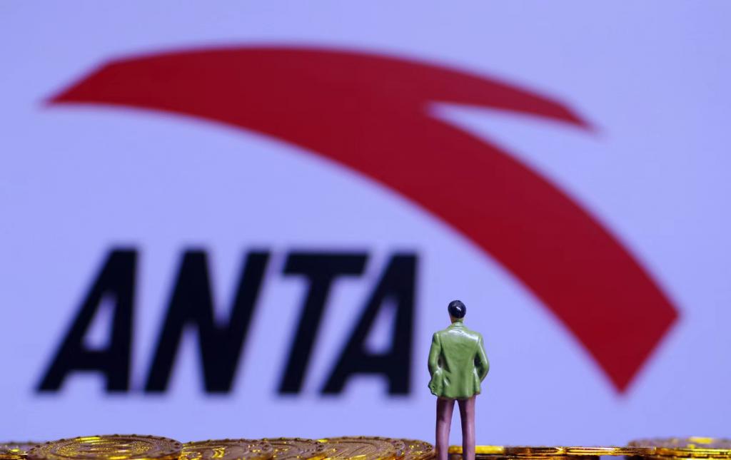 安踏女鞋广告事件,安踏下架涉低俗营销海报