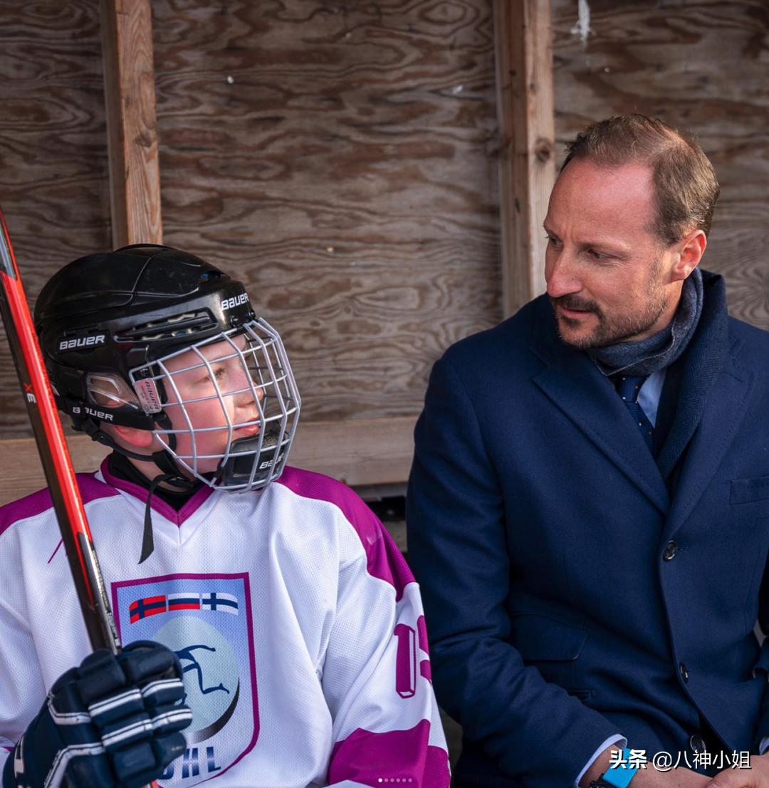 85岁平民王后替夫出席公务，大牌不断，婚姻竟然是欧洲最美满的？