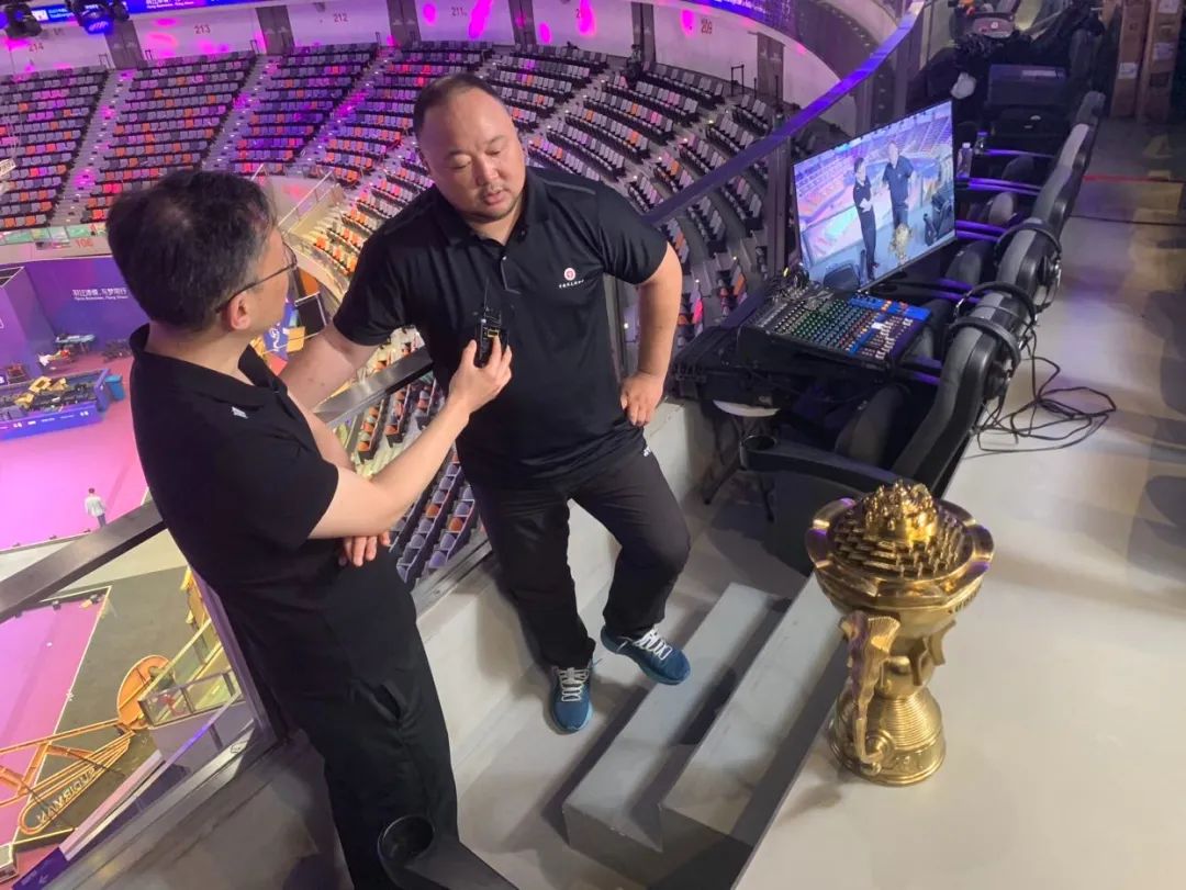 为什么现在年轻人这么喜欢看电视,为什么年轻人总喜欢上网