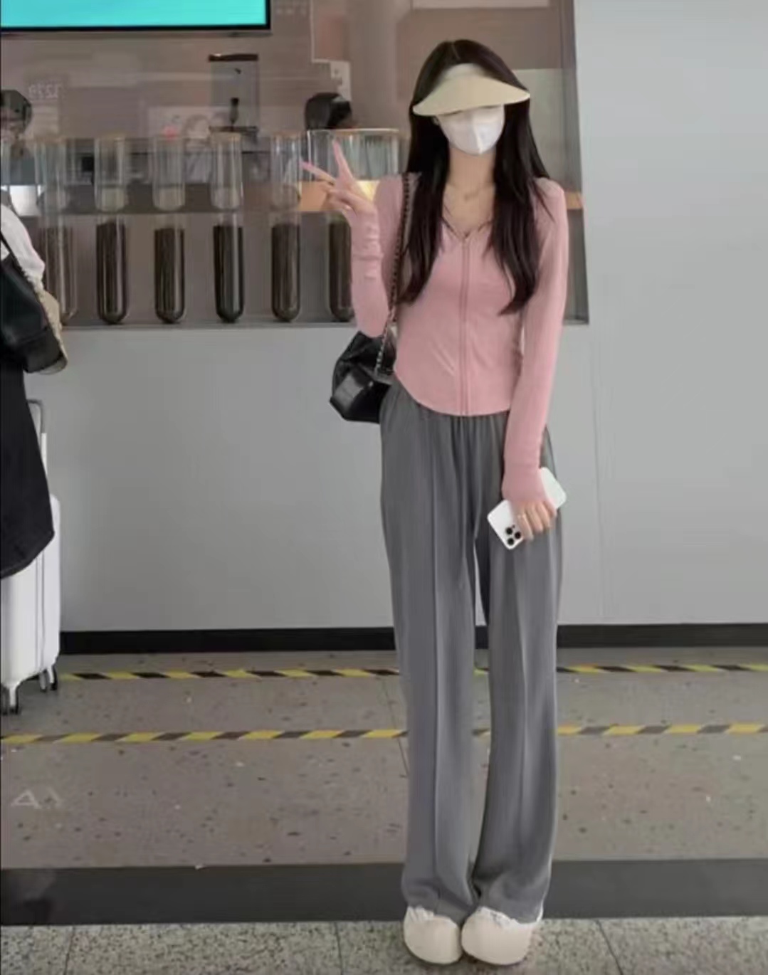 有垂感的灰裤子怎么搭配,有垂感的灰色裤子怎样搭配