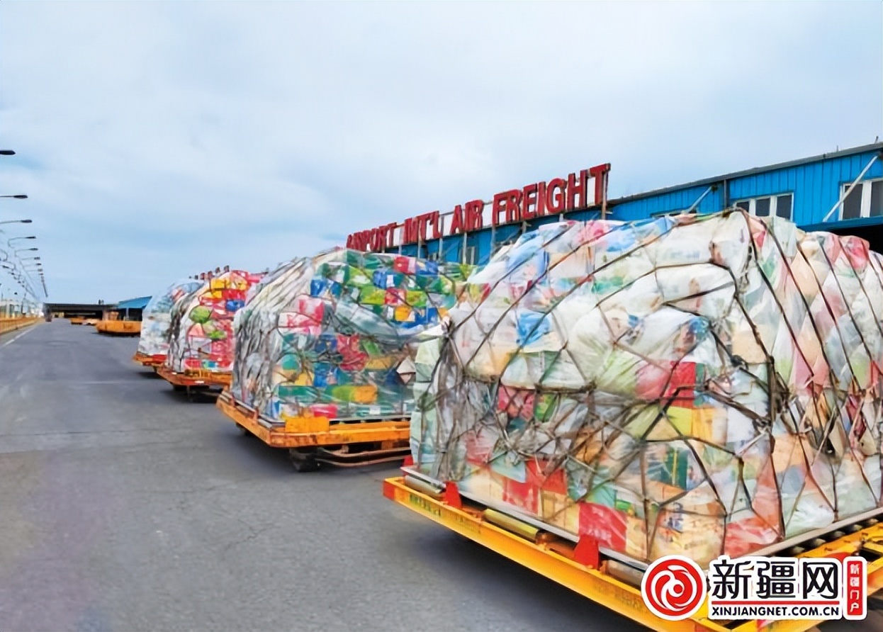 顺丰生鲜全货机助力*疆新**“甜蜜事业”
