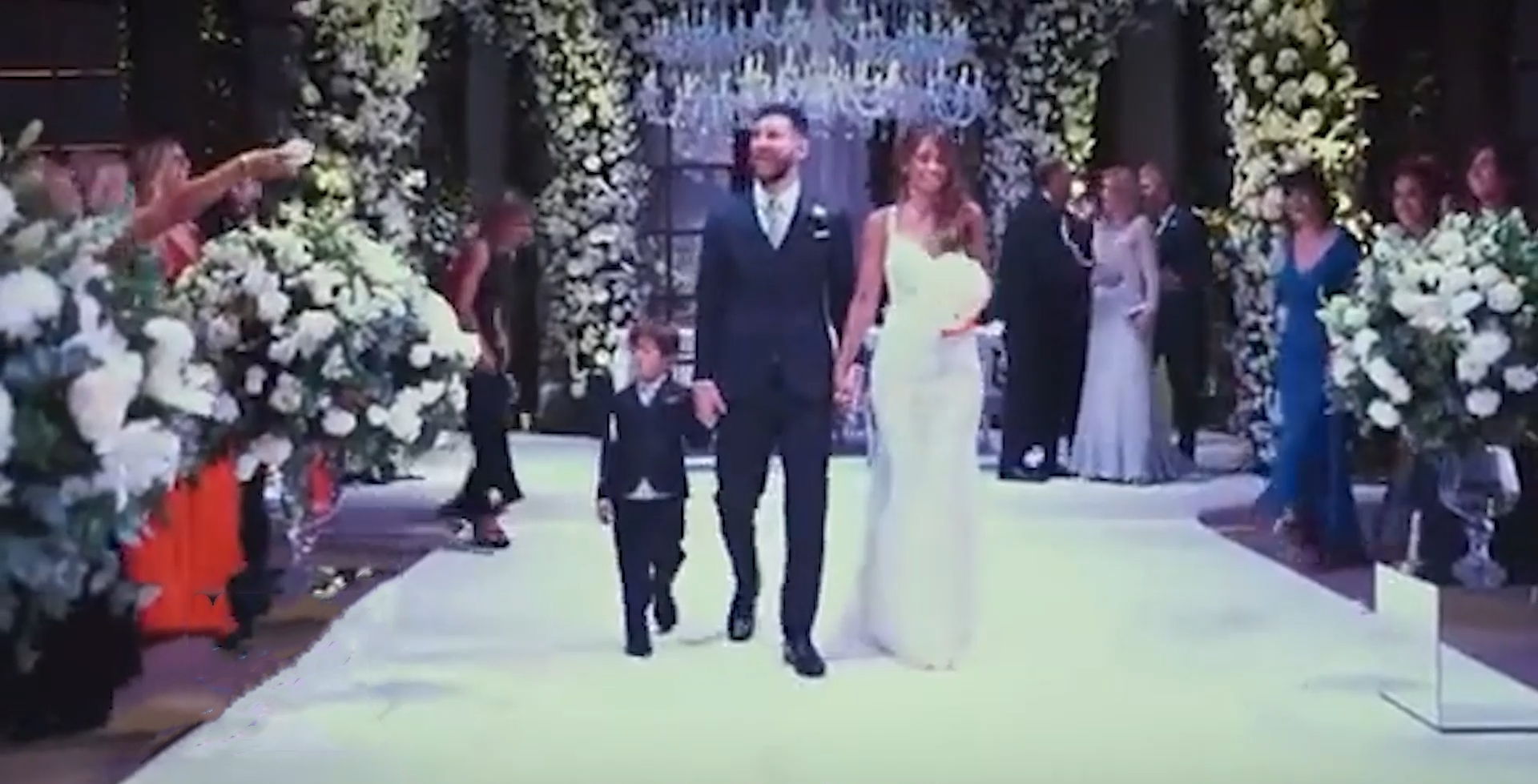 世界球王梅西，竟是圈内有名的耙耳朵，一张照片暴露家庭地位