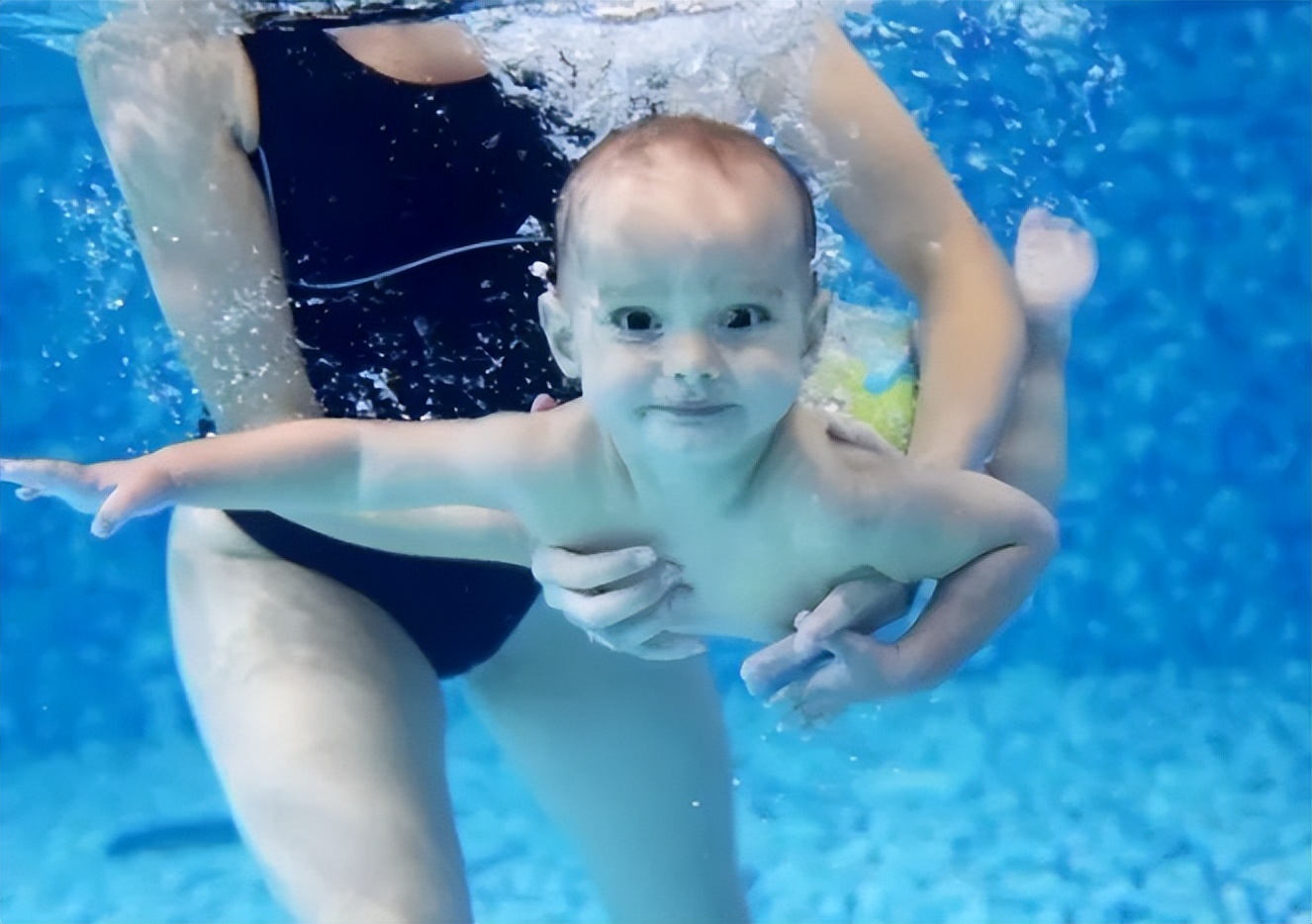 新手小白学游泳教程,新手学游泳先学什么泳姿