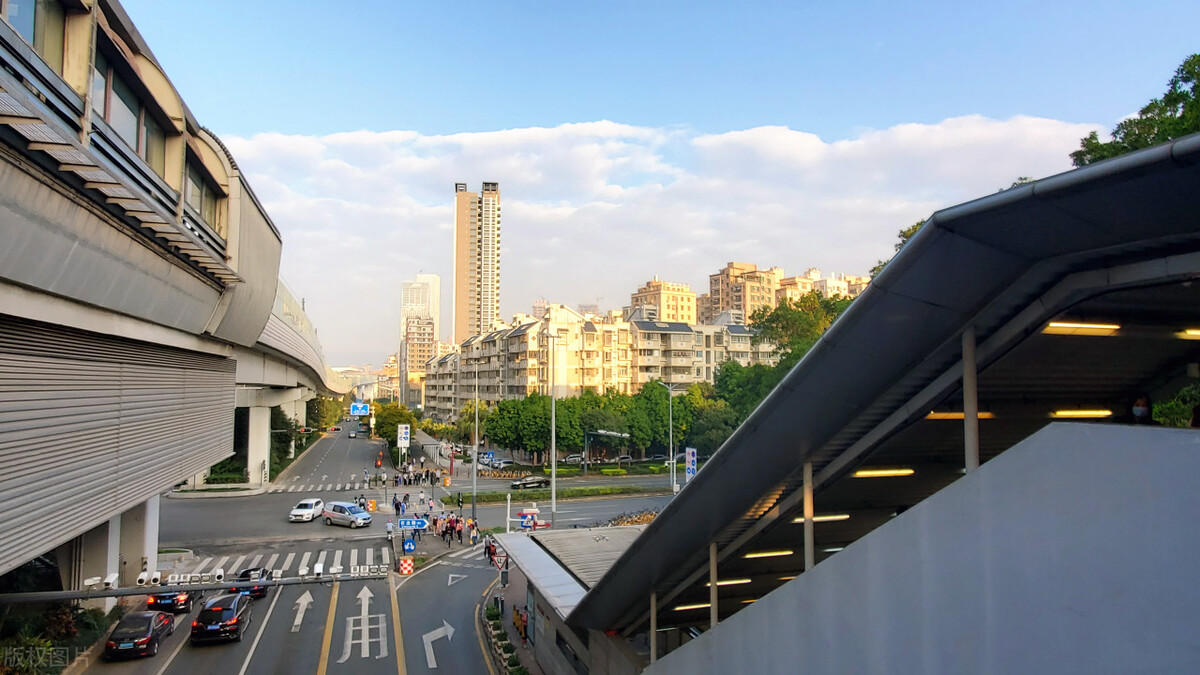 深圳，一个亿万富翁比纽约还多的城市，但多数普通人却买不起房子