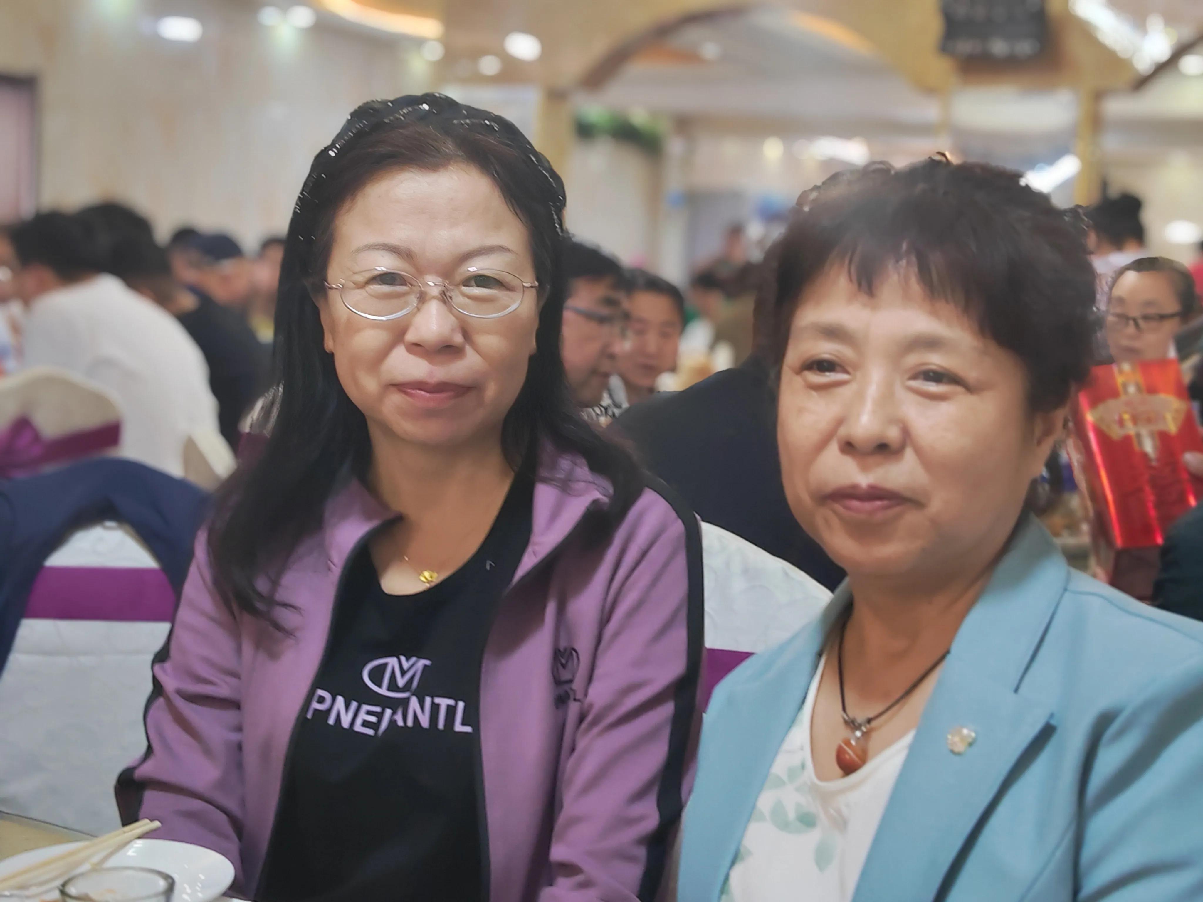 参加侄媳潘雪家的婚礼答谢宴