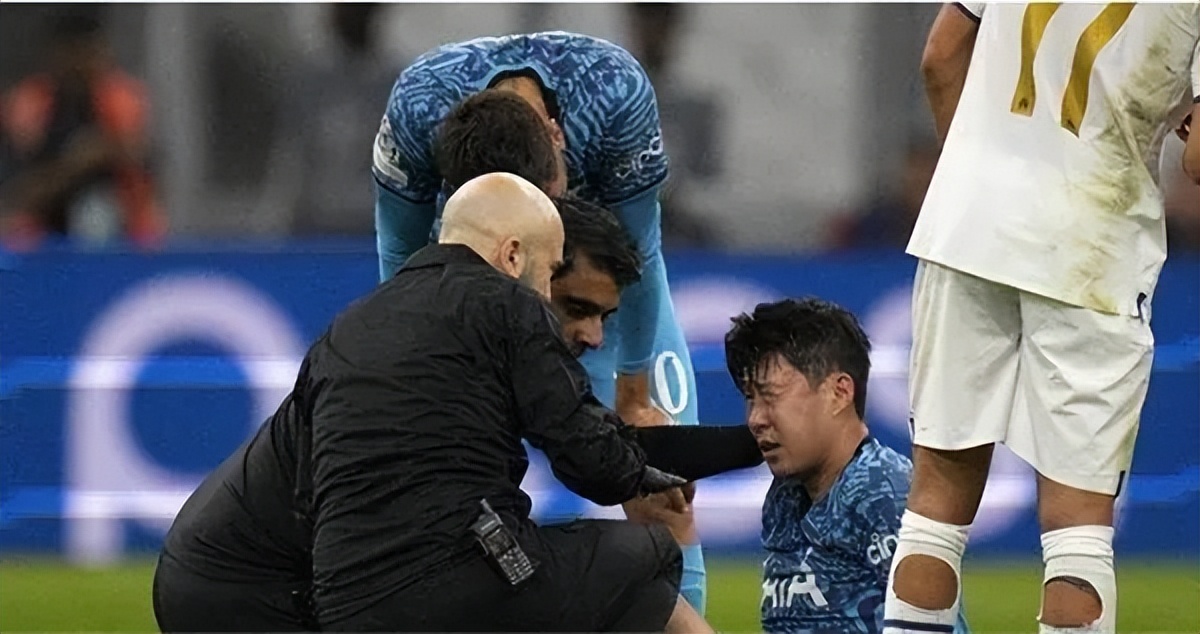 孙兴慜输球球迷采访,孙兴慜赛后掩面哭泣采访