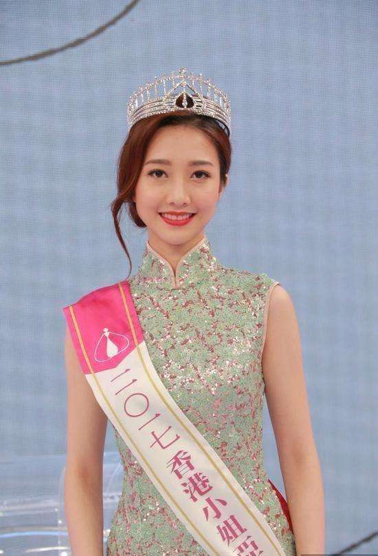 她是90后港姐，香港宅男女神，获高层赏识，活成平民港女上位范本