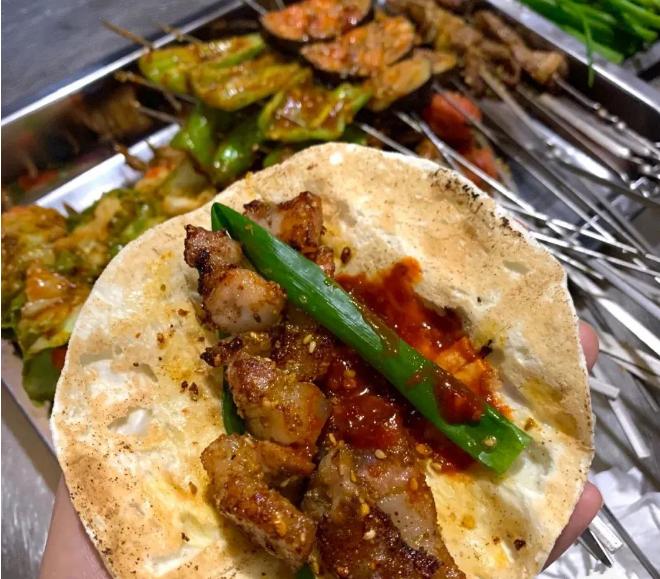 探寻淄博烧烤爆火出圈的故事,淄博烧烤是如何火遍大江南北的