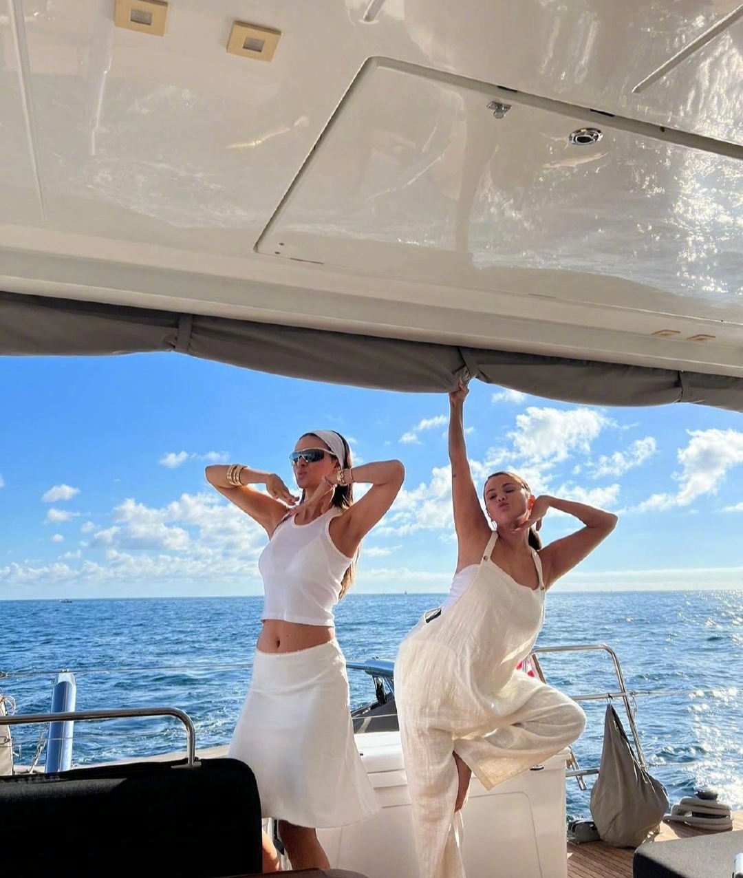 赛琳娜美貌巅峰红裙,赛琳娜天使面孔魔鬼身材