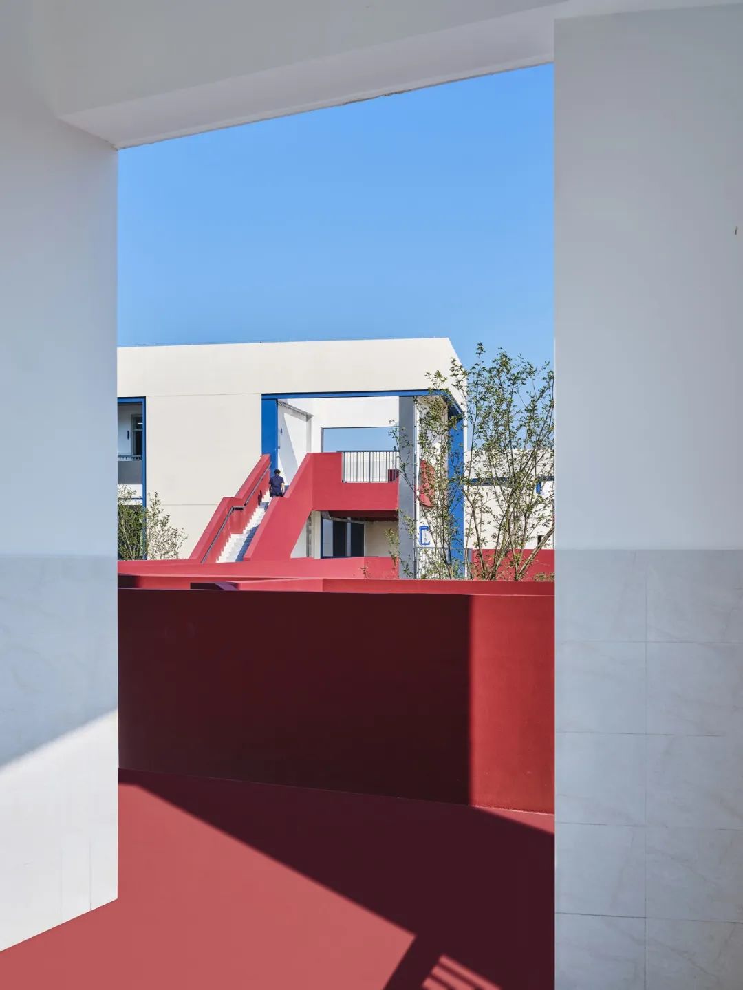 九年一贯制学校设计,阶梯式学校效果图