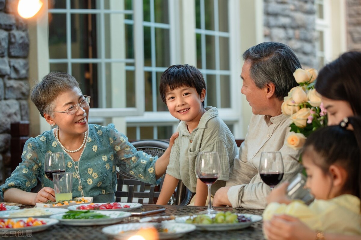 教育中的代沟问题,家长应该如何面对代沟