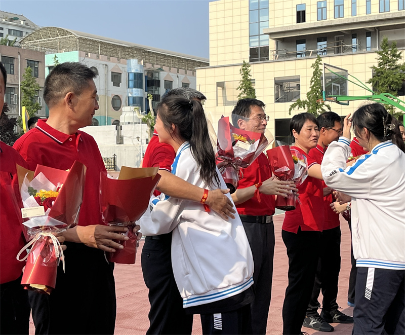 泰山中学高三毕业典礼,2019届高三学生毕业典礼隆重举行
