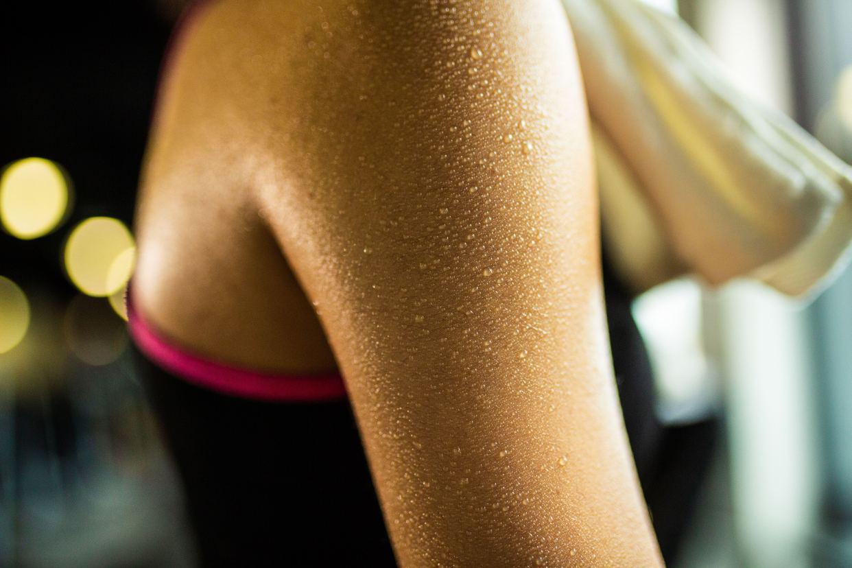 衣服湿臭了怎么能去掉味道,衣服臭汗味怎么去除